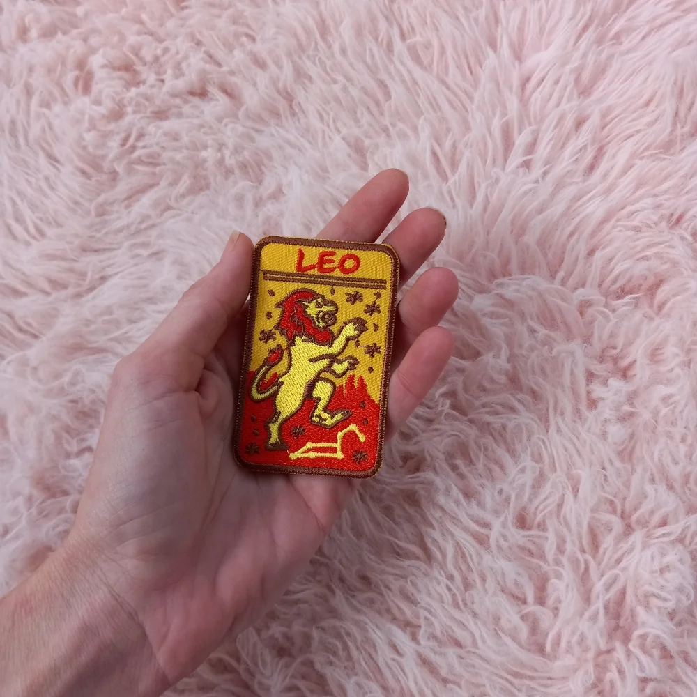 ❣️LEO astrology tarot card iron-on patch! Rare! So cute! Nwot - Picture 4 of 6